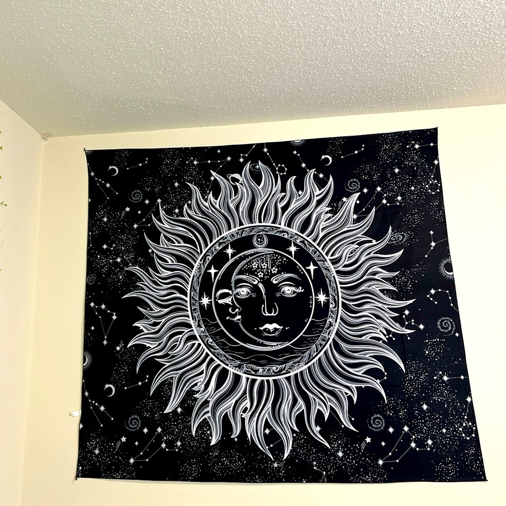 Black and White Moon Tapestry!🥰